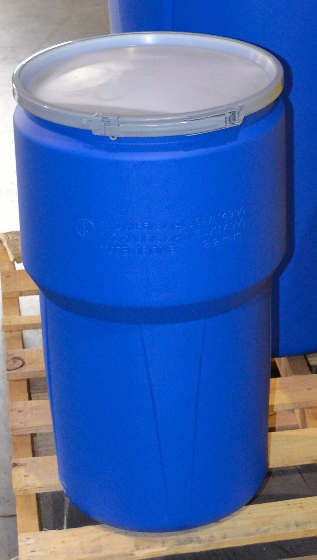 UN Rated Plastic Drum with Metal Locking Band